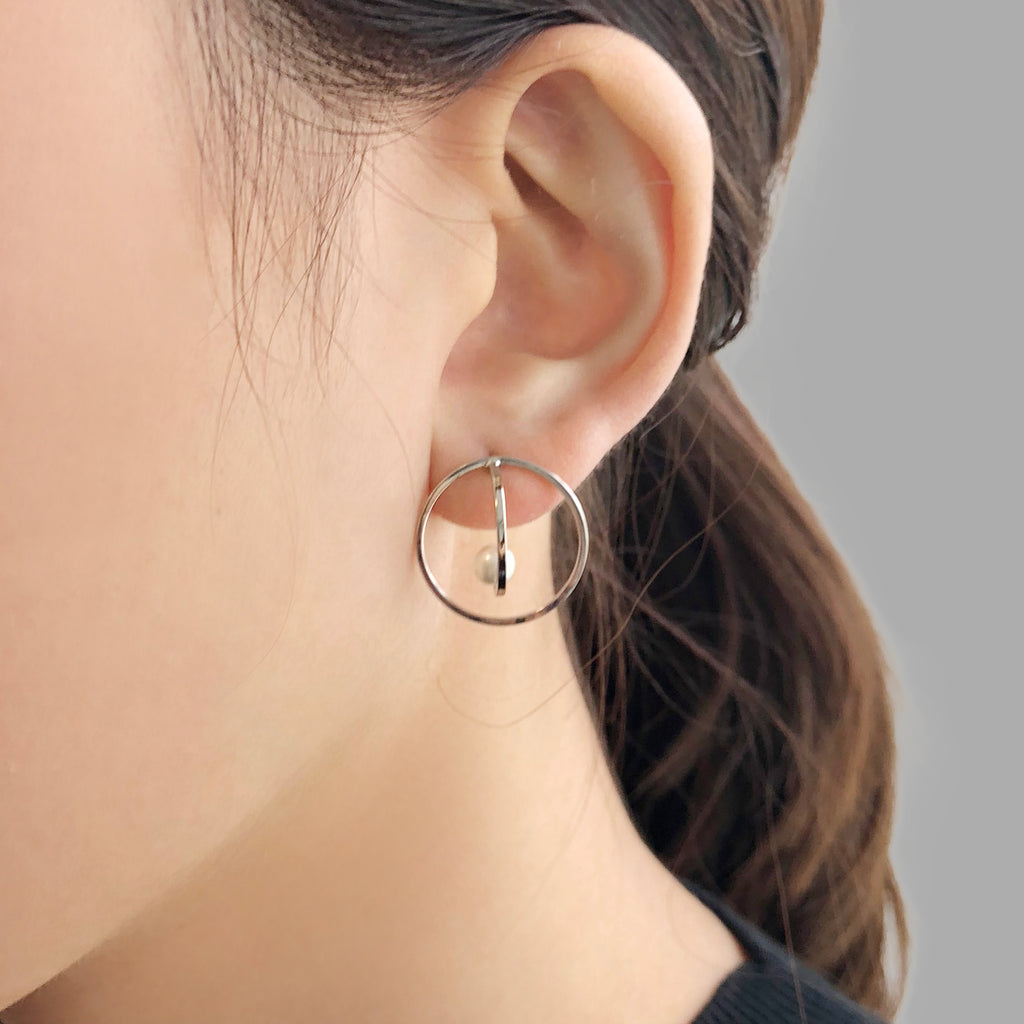 3D Cutout Circle With Pearl Sliver Pierced Earrings