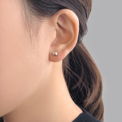Cutout Sliver Circle With Pearl Chain Earring & Stud