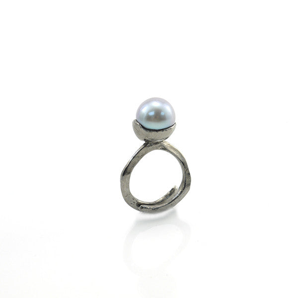 Big Pearl Black Ring