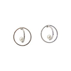 3D Cutout Circle With Pearl Sliver Pierced Earrings